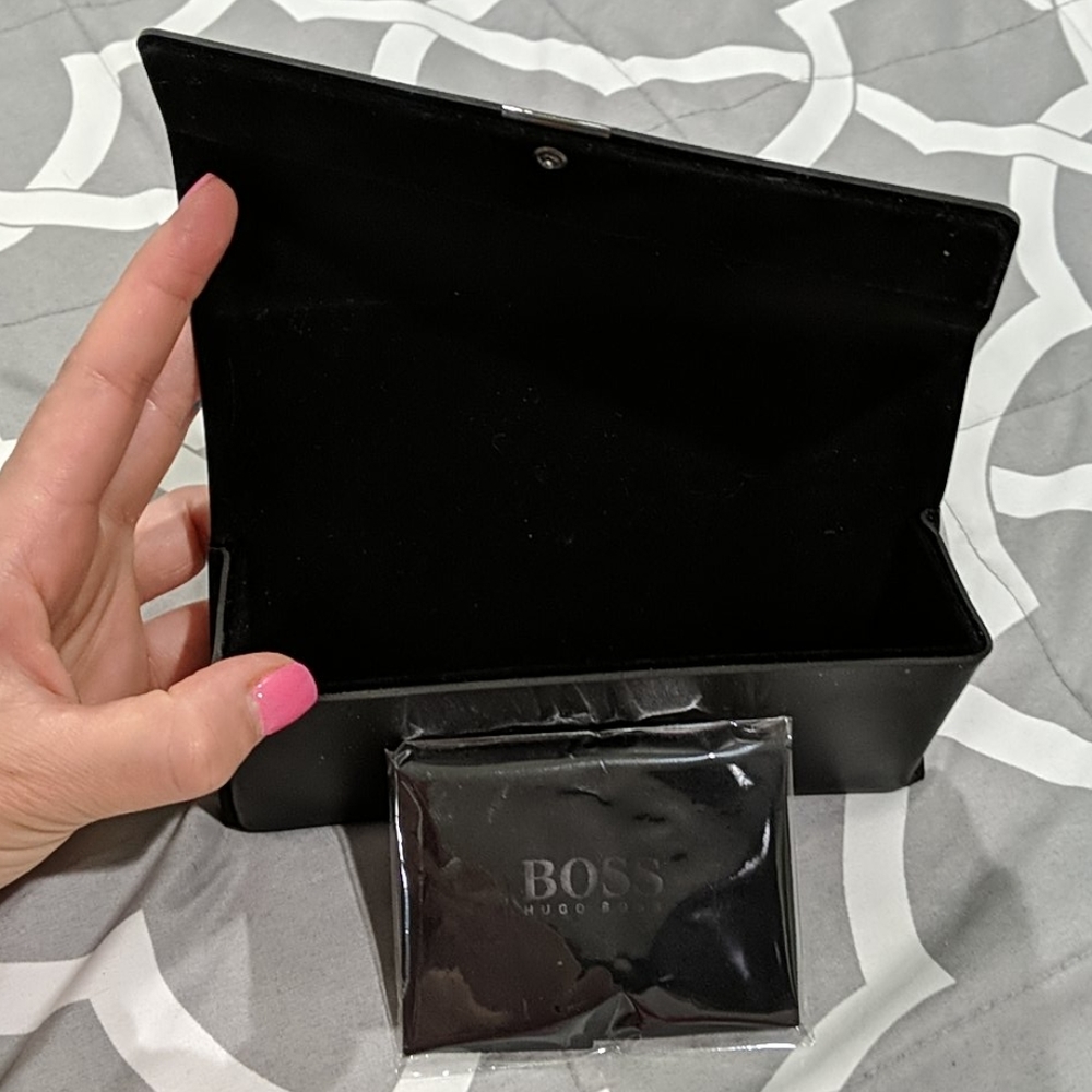 Hugo Boss - Picture 3 of 5
